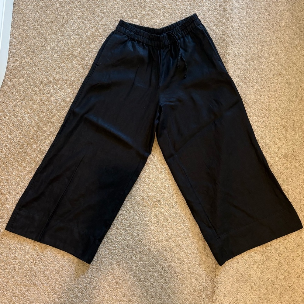 Banana Republic  Women’s Black Wide-Leg Elastic Waist Pants